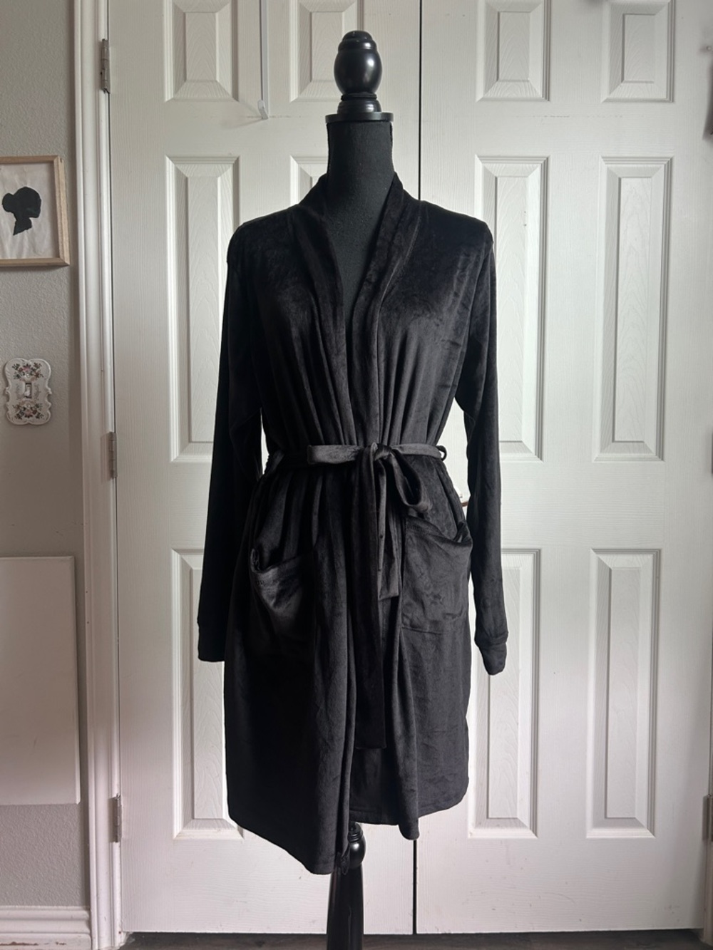 Juicy Couture black velvet bedazzled long sleeve robe w/ pockets & sash